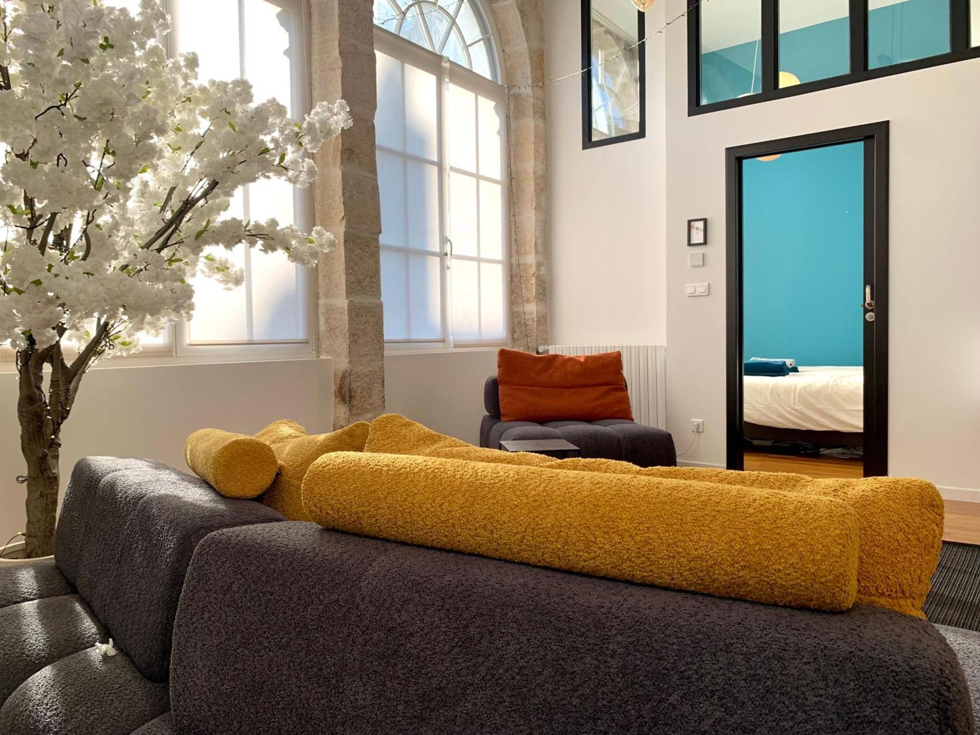 Les Fabuleux Appartements Du Coeur De Ville - Place Victor Hugo Besançon Eksteriør billede